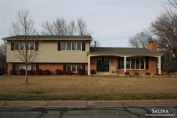 2135 Edgehill, Salina, KS 67401
