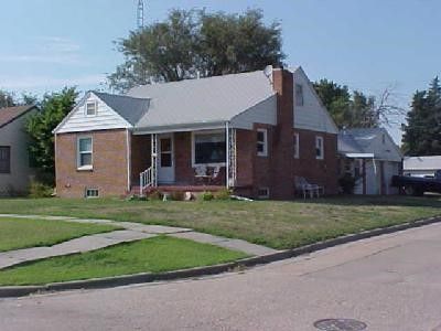 565 E 1st St, Russell, KS 67665-2222
