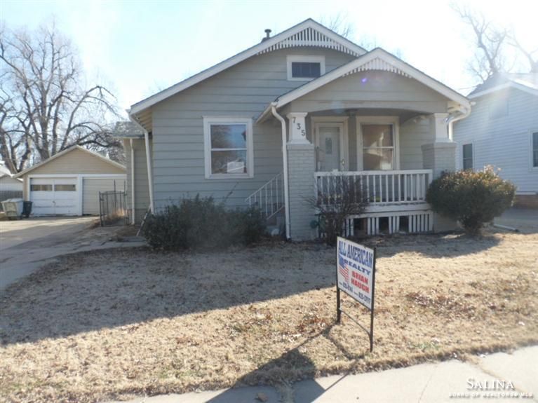 735 S 11 St, Salina, KS 67401