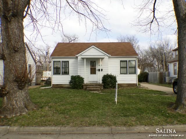 849 Hancock Ave, Salina, KS 67401