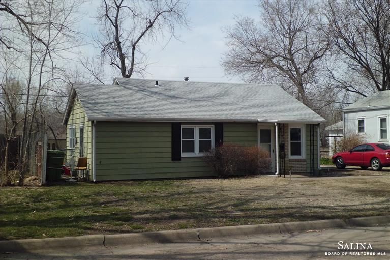 940 Hancock Ave, Salina, KS 67401