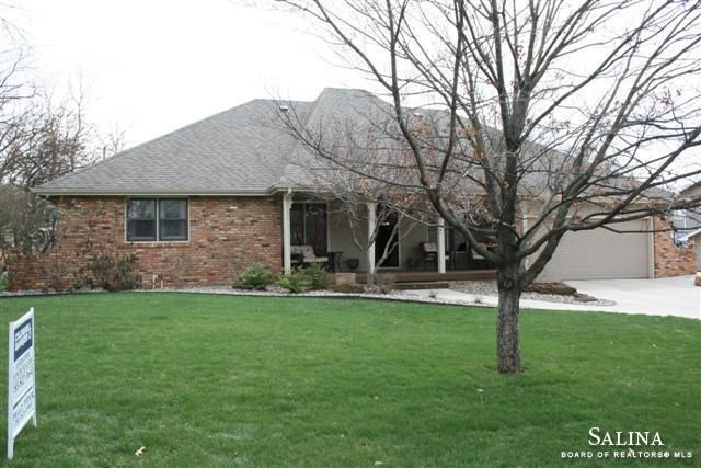 1802 Hillcrest Ln, Salina, KS 67401