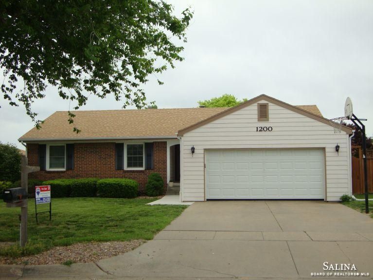 1200 Mcadams Rd, Salina, KS 67401