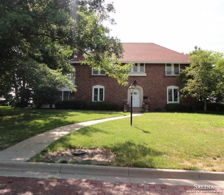 106 Overhill, Salina, KS 67401