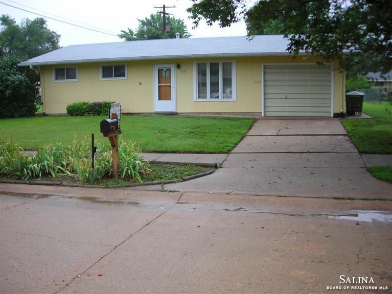 1115 Andrew, Salina, KS 67401