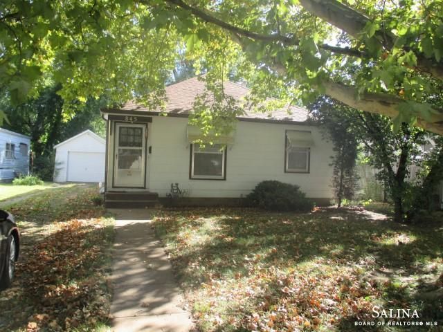 845 Merrill St, Salina, KS 67401