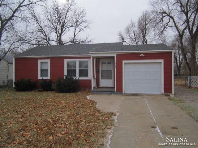 812 Martin Ave, Salina, KS 67401