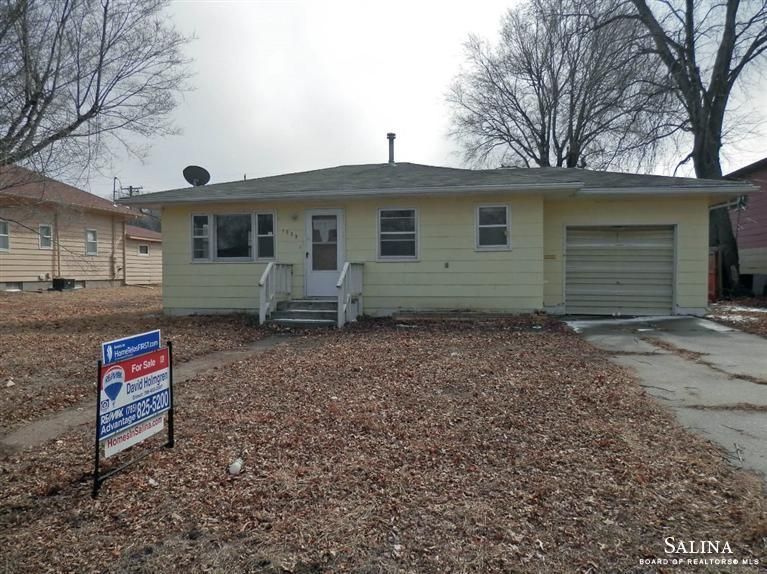 1020 E 10th St, Concordia, KS 66901