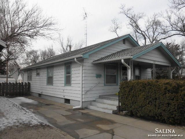 1121 N 9th St, Salina, KS 67401