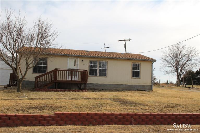 223 W 2nd St, Hope, KS 67451