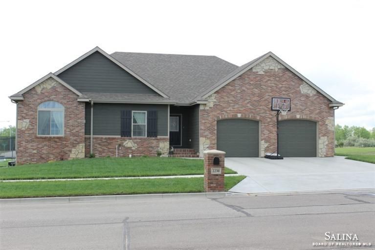 2230 Sunset Rg, Salina, KS 67401