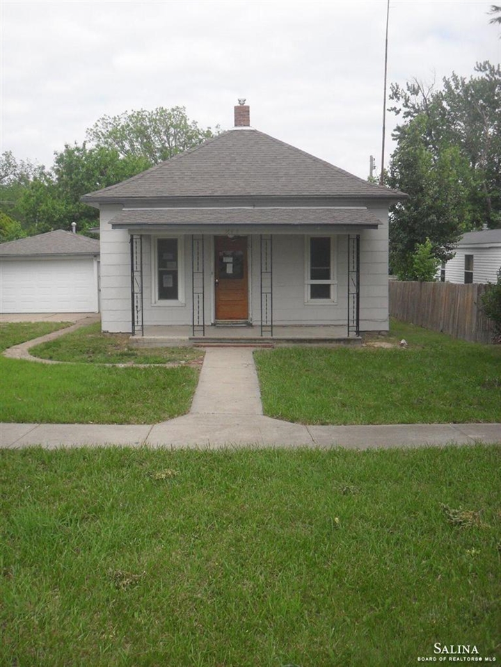 211 S Main St, Hope, KS 67451