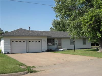 607 W 1st, Russell, KS 67665