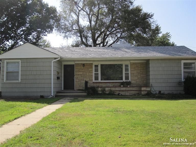 1810 Simmons St, Salina, KS 67401