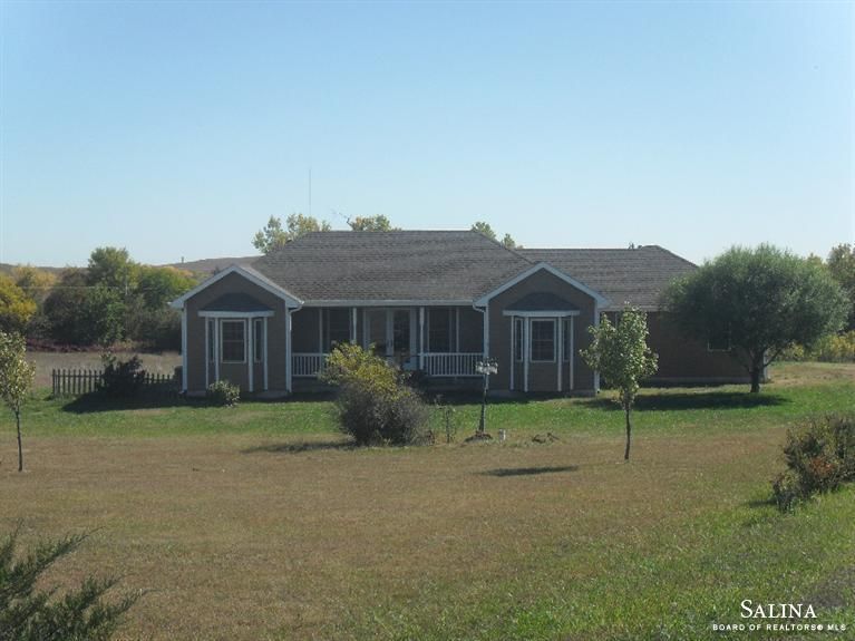 66 Ash Ln, Bennington, KS 67422