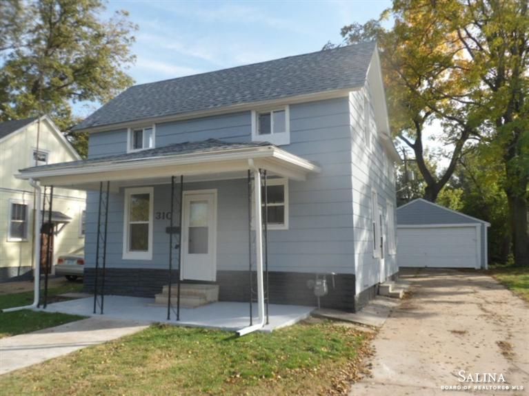 310 Center St, Salina, KS 67401