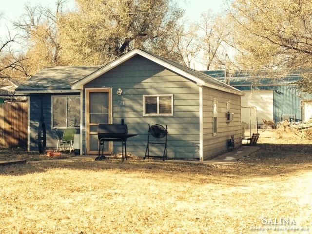 721 N 7th St, Salina, KS 67401