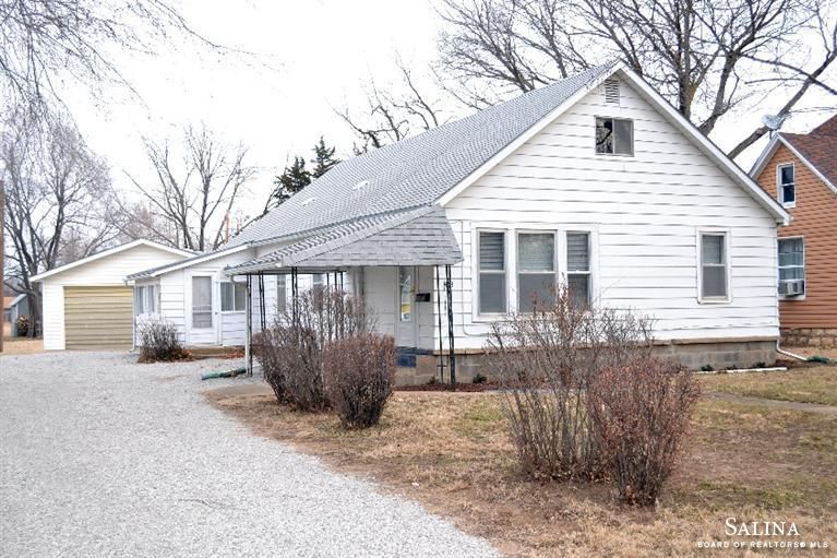 453 E Lincoln St, Lindsborg, KS 67456