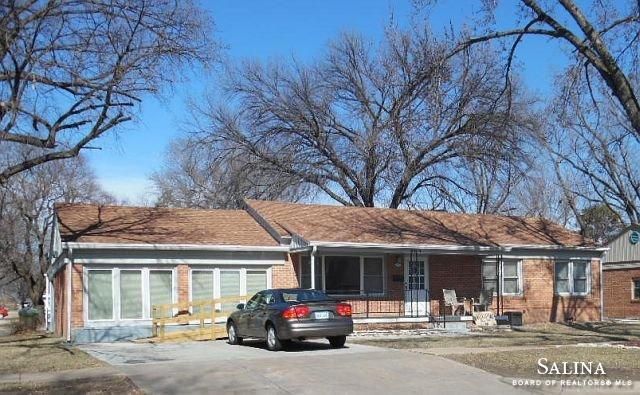 403 E Beloit Ave, Salina, KS 67401