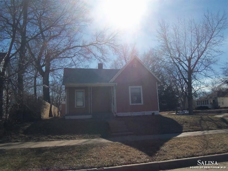 727 Morrison Ave, Salina, KS 67401