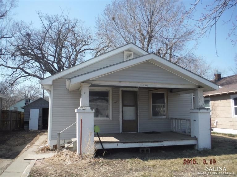 1227 N 9 St, Salina, KS 67401