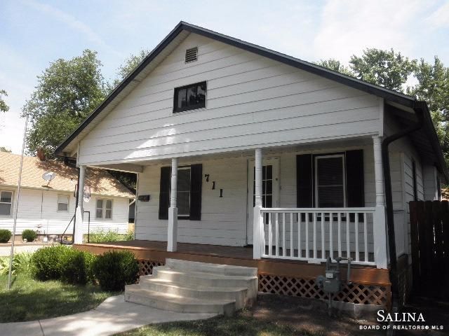 711 Sheridan St, Salina, KS 67401