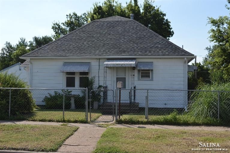 201 N Court St, Ellsworth, KS 67439