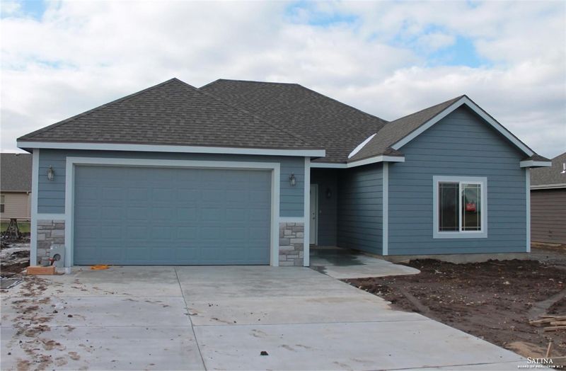 612 Prairie Ln, Salina, KS 67401
