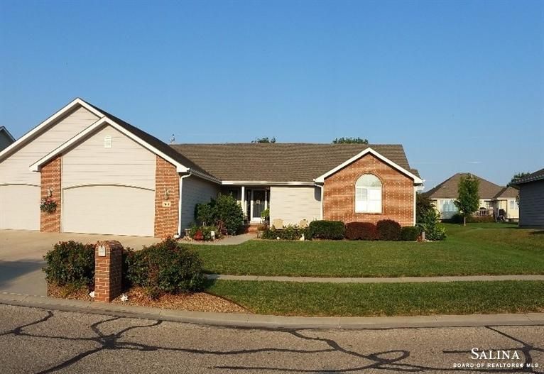 502 S Estates Dr, Salina, KS 67401