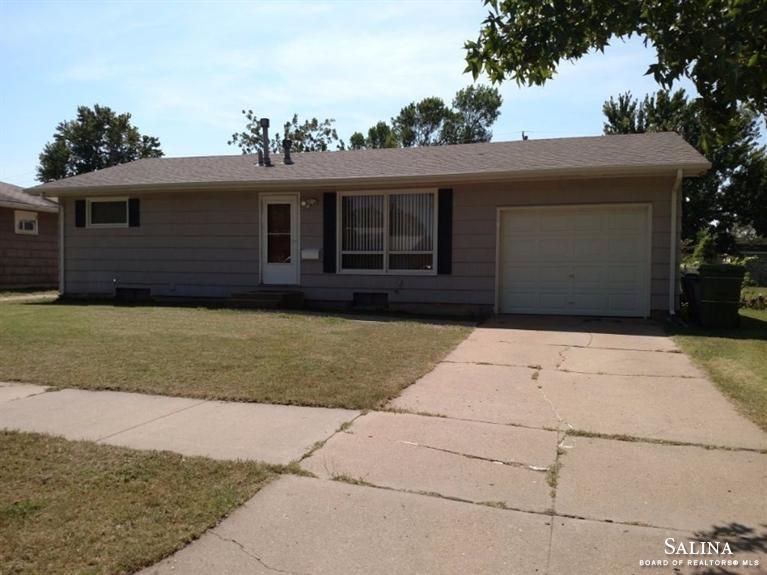 413 Tulane Ave, Salina, KS 67401