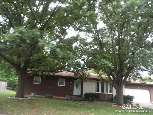 1604 N Brown St, Abilene, KS 67410