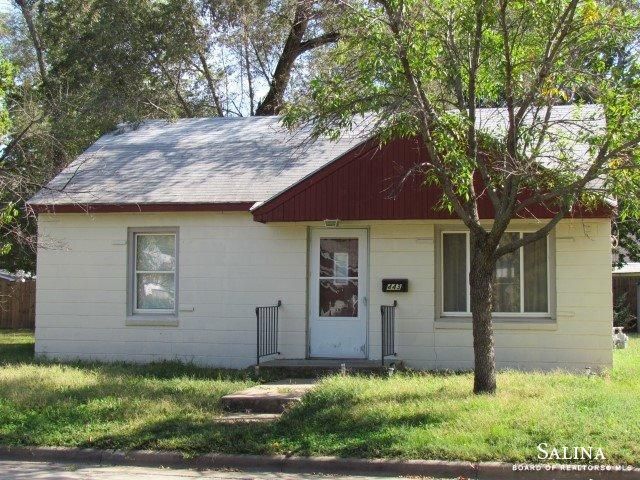 443 Baker St, Salina, KS 67401