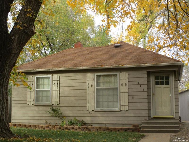 217 E Kirwin Ave, Salina, KS 67401