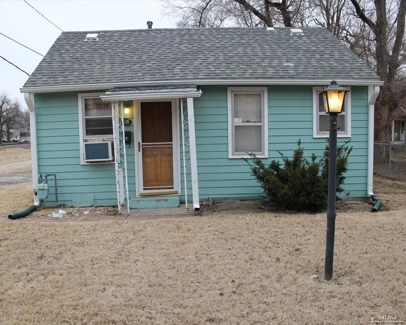1101 State St, Salina, KS 67401