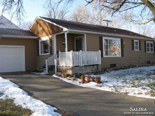 728 S 11th St, Salina, KS 67401