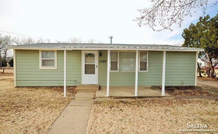 1709 Redwood Dr, Salina, KS 67401