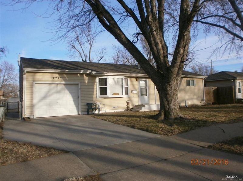 1715 Hickory St, Salina, KS 67401