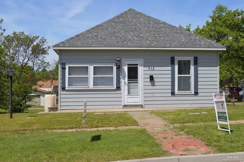 912 State St, Ellsworth, KS 67439
