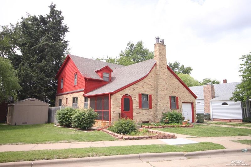401 Sunset Dr, Salina, KS 67401