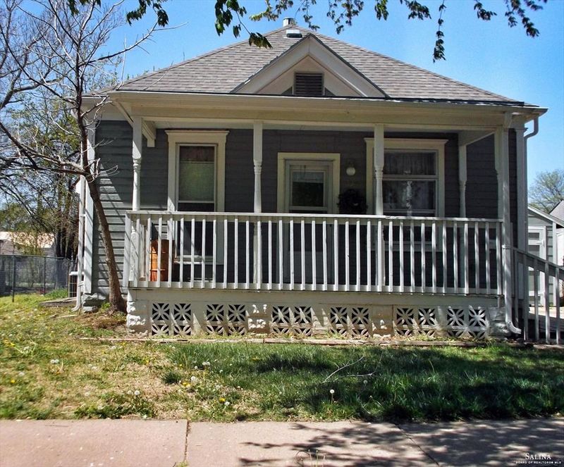 534 S 10th St, Salina, KS 67401