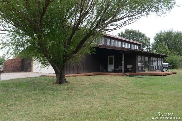 206 Coronado Ct, Lindsborg, KS 67456