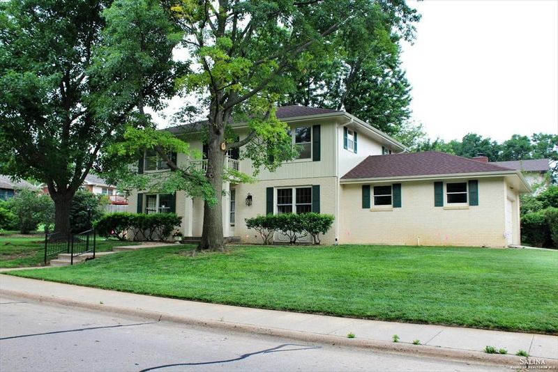 218 Fairdale Rd, Salina, KS 67401