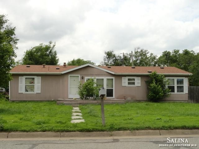 1213 N 3rd St, Salina, KS 67401