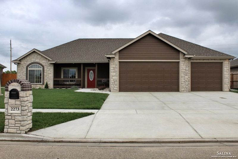 2273 Saddlebrook Dr, Salina, KS 67401