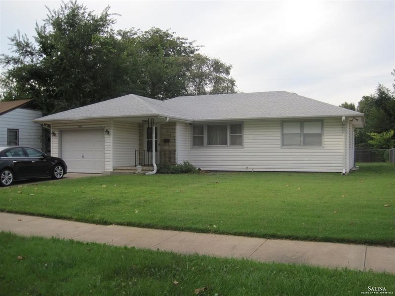 1001 E Jewell Ave, Salina, KS 67401