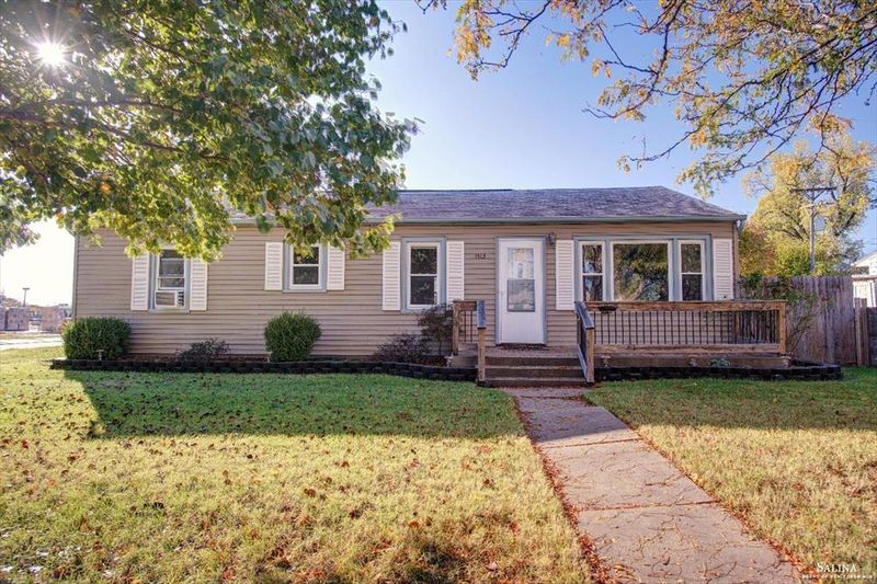 1413 Beverly Dr, Salina, KS 67401
