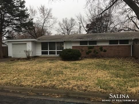 1409 Derby St, Salina, KS 67401
