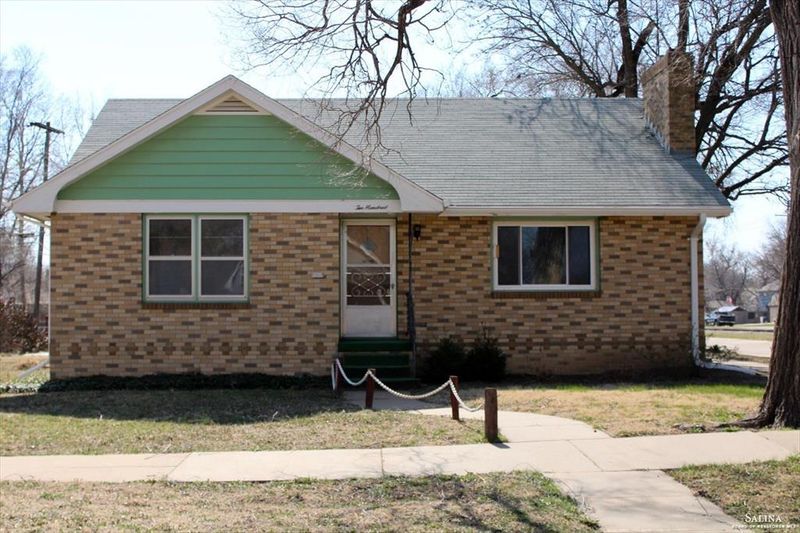200 E Beloit Ave, Salina, KS 67401