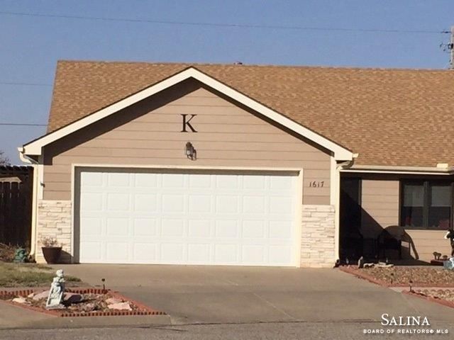 1617 Kaci Cir, Salina, KS 67401