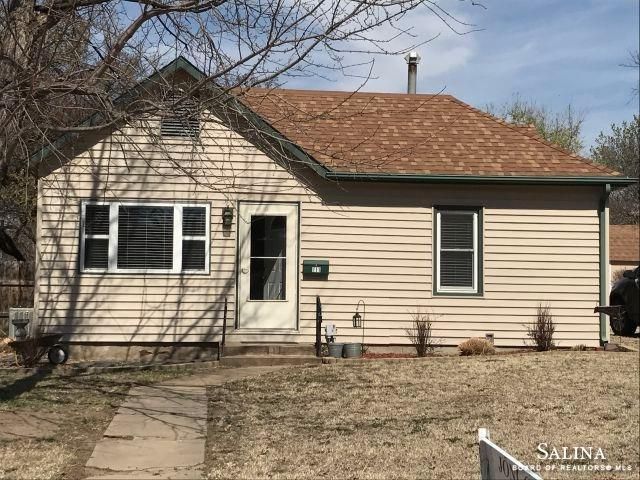111 E 8th St, Ellsworth, KS 67439